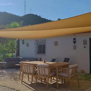 Casita Naranja Alora